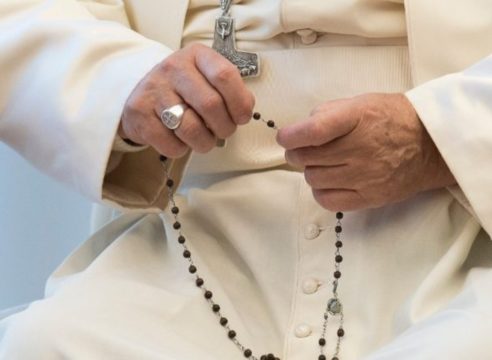 Las dos oraciones del Papa Francisco para rezar el Rosario durante mayo