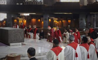 Homilía del Arzobispo Carlos Aguiar en Viernes Santo