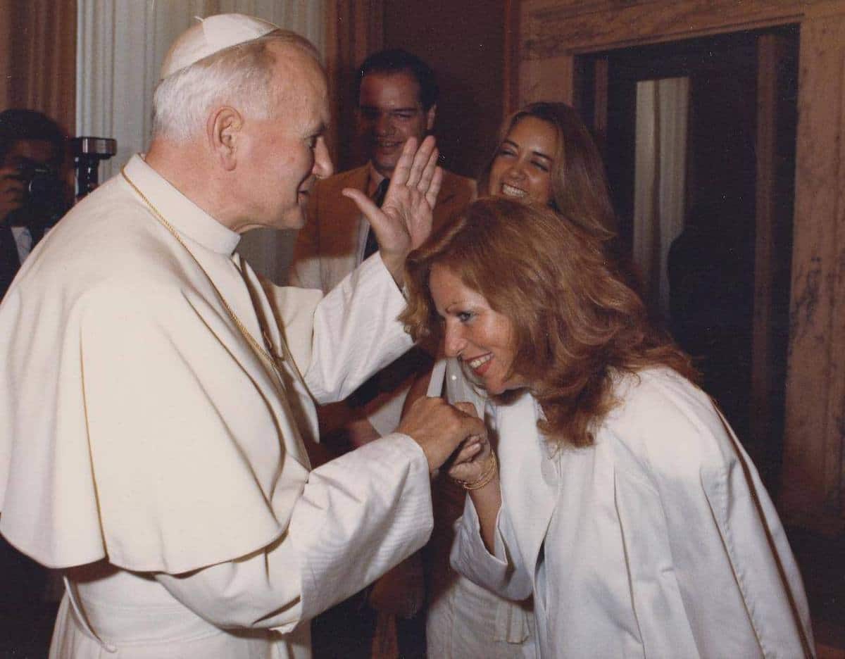 Juan Pablo II con Valentina Alazraki