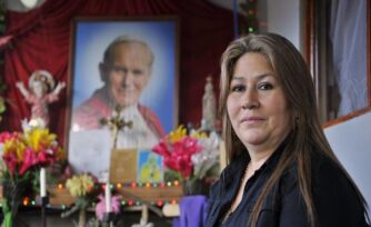 ¿Cuáles son los 2 milagros que convirtieron en santo a san Juan Pablo II?