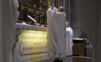 El Papa Francisco celebra Misa por el centenario de san Juan Pablo II