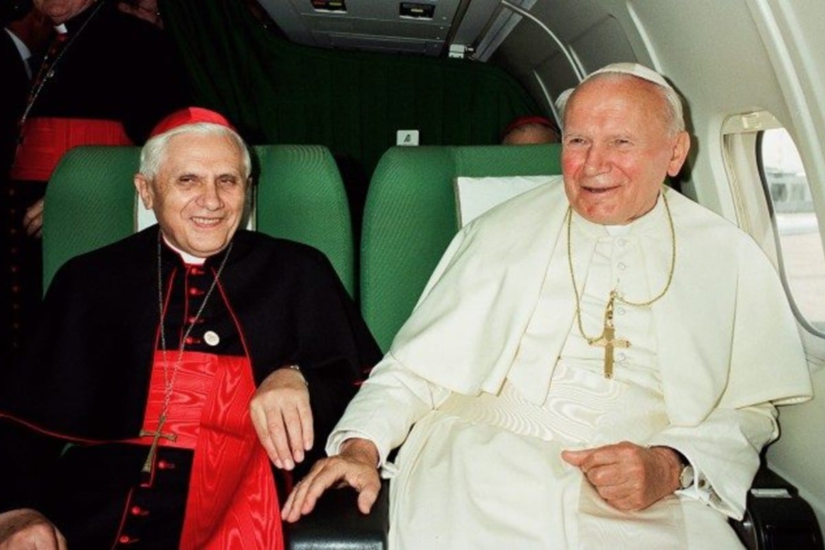 Benedicto XVI reflexiona sobre la grandeza de san Juan Pablo II
