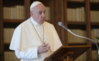 El Papa Francisco pide luchar contra el virus de la desigualdad