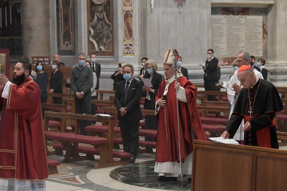 El Papa Francisco al inicio de la Misa por Pentecostés. Foto: Vatican Media.