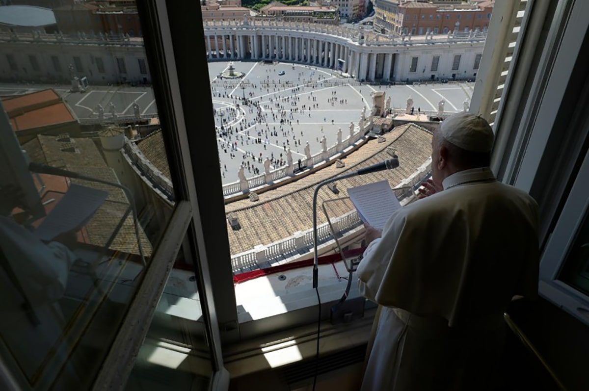 Papa en el Regina Coeli: Las personas antes que la economía