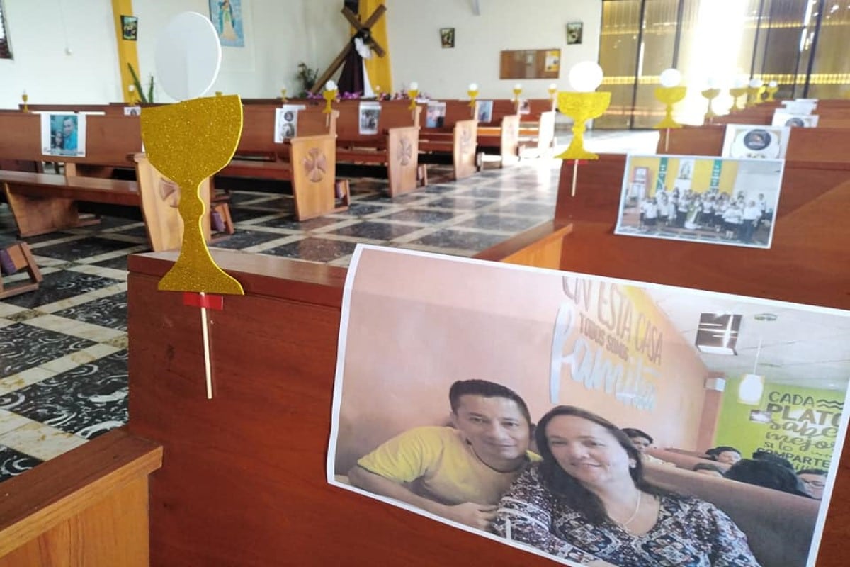 La comunidad envió imágenes familiares para participar virtualmente en la Misa de Corpus. Foto: Parroquia Nuestra Señora de la Asunción, Mejicanos/Cortesía
