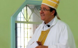 El mensaje de fe de un Obispo que perdió a tres familiares por COVID-19