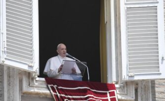 El Papa Francisco en el Ángelus: "El chismorreo es una peste"