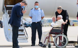 Benedicto XVI ya está de regreso en El Vaticano