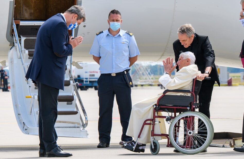 Benedicto XVI ya está de regreso en El Vaticano