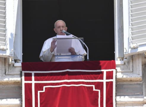Papa Francisco: La vida cristiana es una batalla contra el espíritu del mal