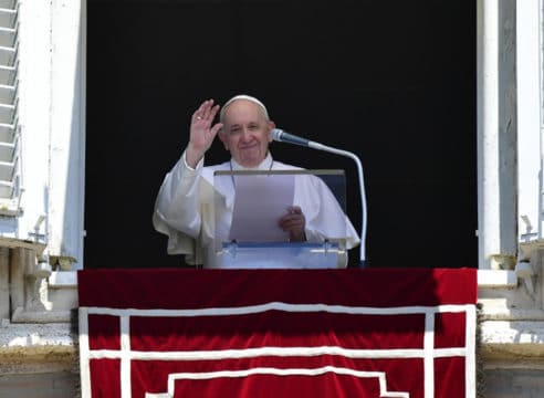 Papa Francisco en el Ángelus: Dios no le teme a nuestras heridas