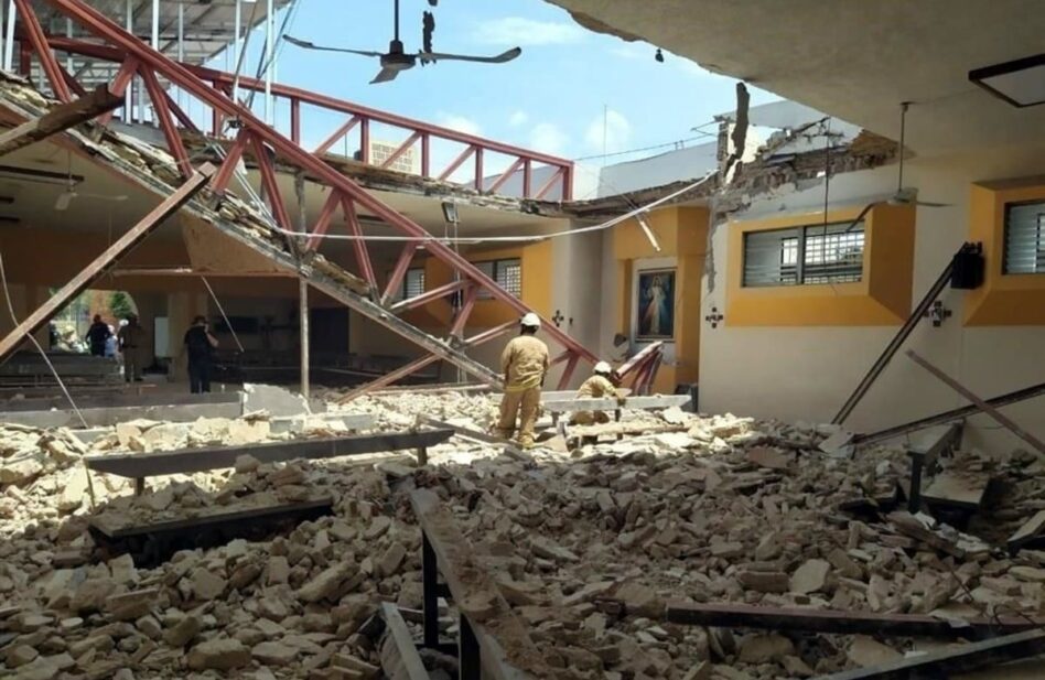 El derrumbe del techo de una iglesia en Zapopan deja varios lesionados