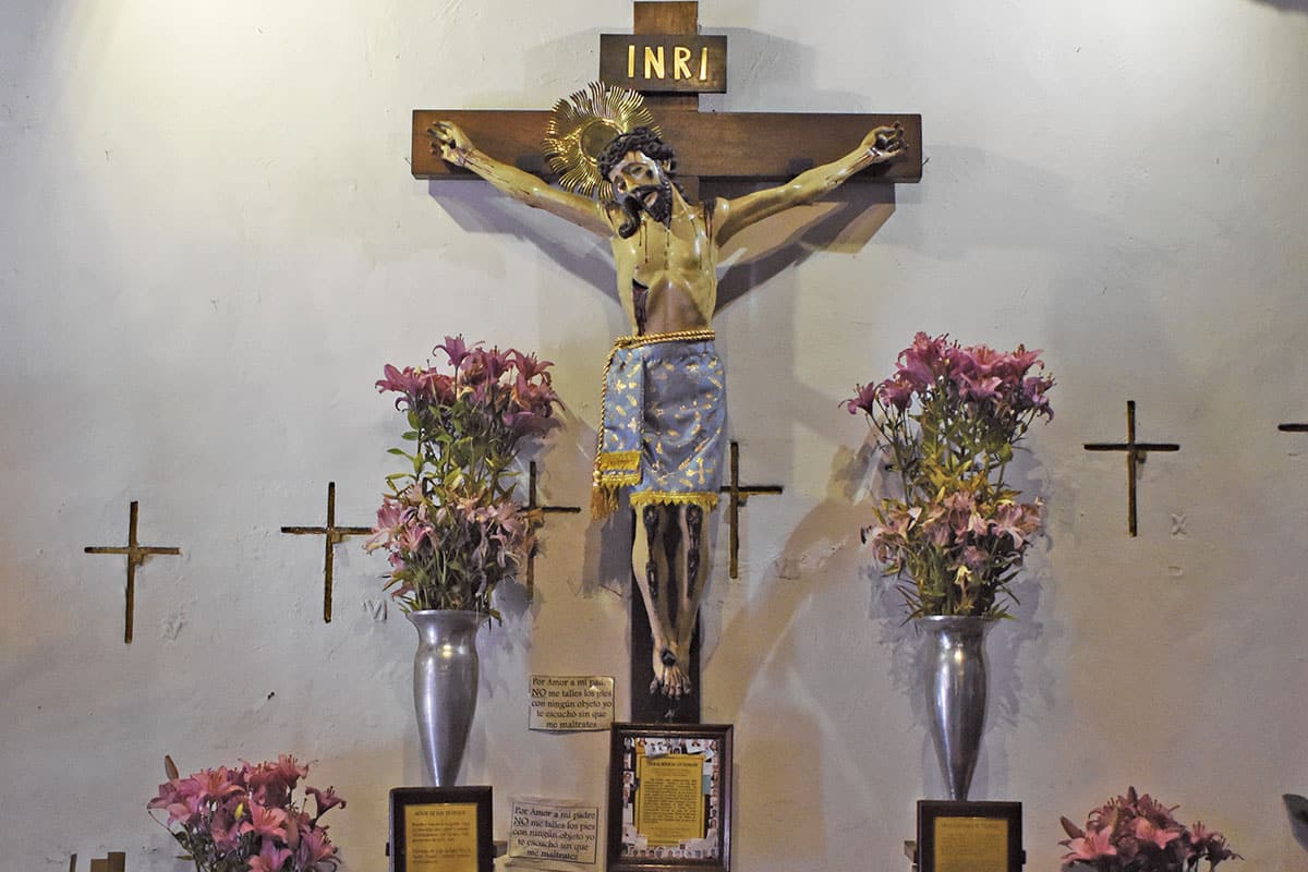 Oración al Señor de los Trabajos. La imagen está en la Parroquia de San Lorenzo diácono y mártir en la Ciudad de México. Foto Ricardo Sánchez