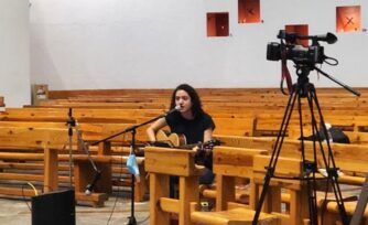 Sentía pena por cantar, pero su voz cautivó a México en la pandemia