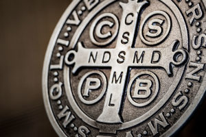 ¿Cuál es el significado de la medalla de San Benito?