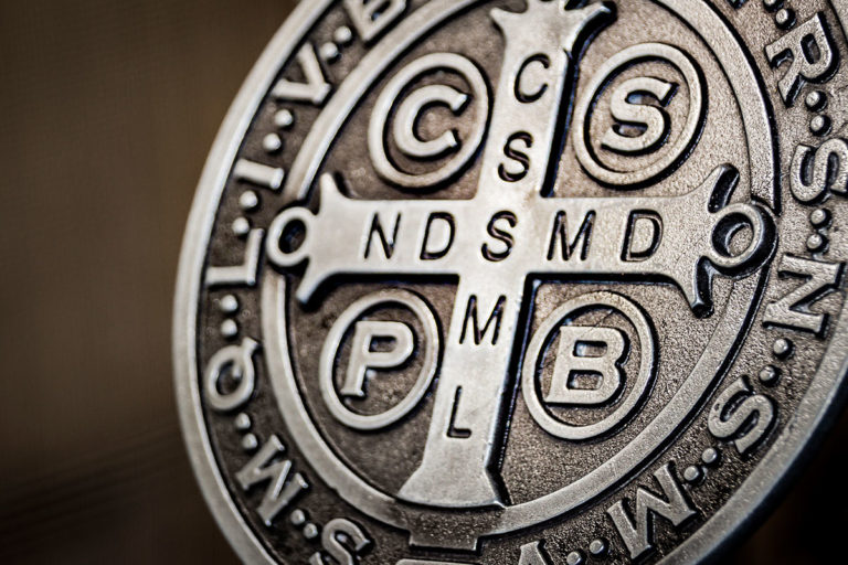 Medalla de San Benito ¿Cómo se bendice?