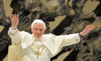 Oración por la salud de Benedicto XVI
