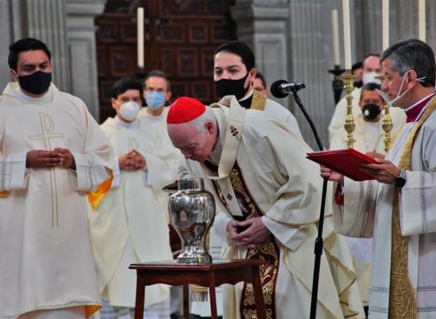 El Cardenal Aguiar celebró la Misa Crismal 2020 en la Catedral de México