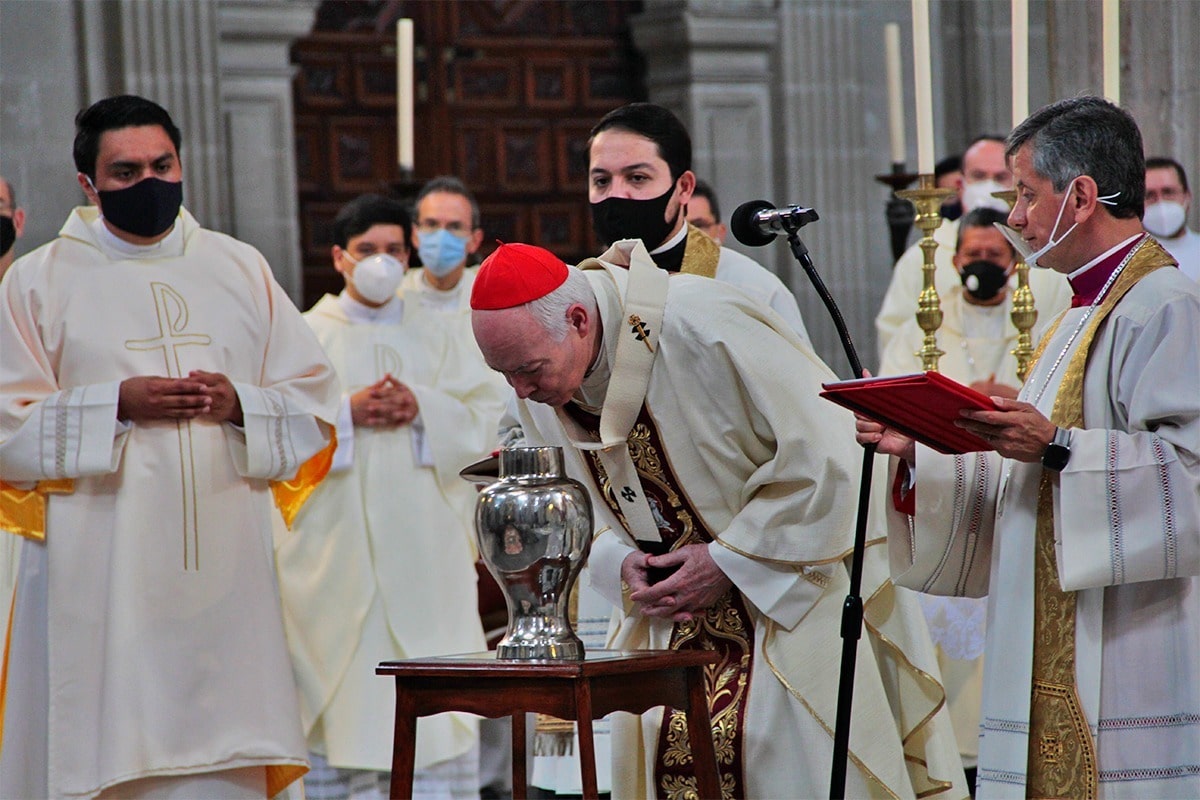 El Cardenal Aguiar celebró la Misa Crismal 2020 en la Catedral de México