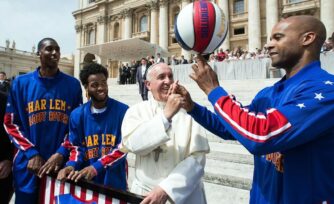 Este libro reúne los pensamientos del Papa Francisco sobre el deporte