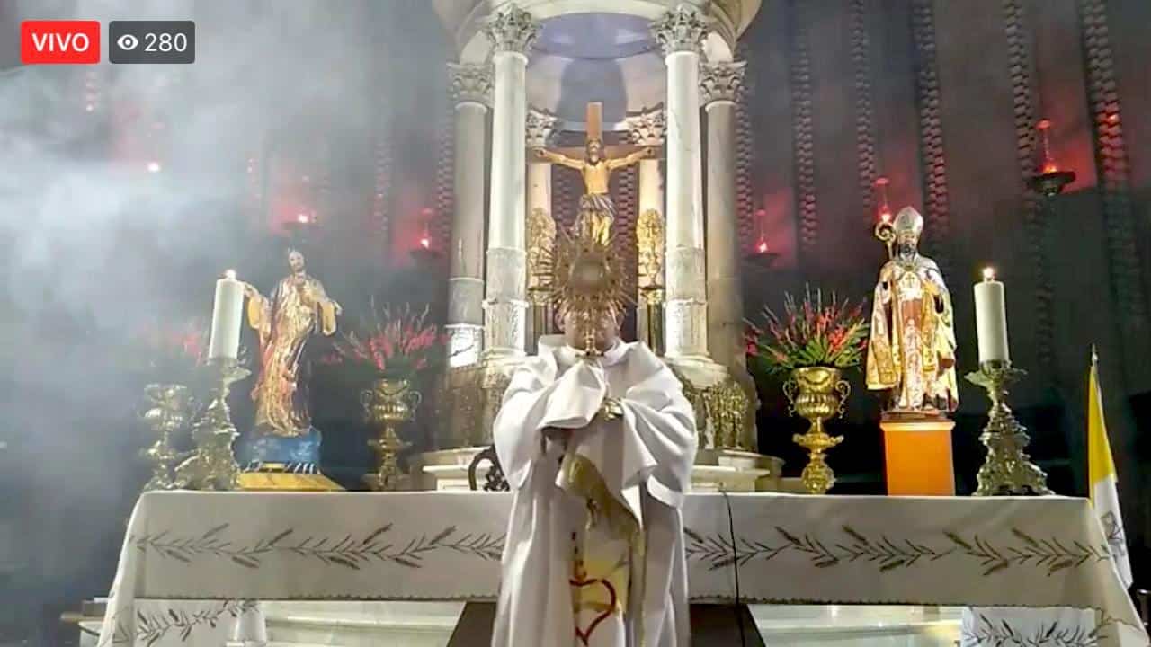 Transmisión de la Santa Misa en el Facebook de la Parroquia de San Agustín.
