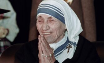 Santo Rosario desde la tumba de la Madre Teresa de Calcuta