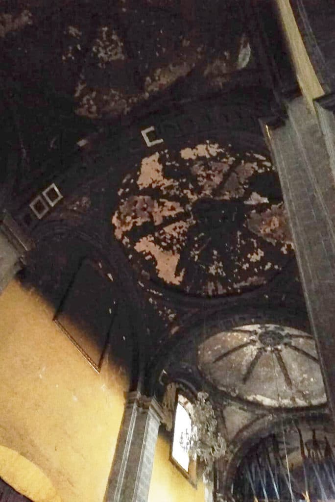 Parte de los daños en la iglesia de la Santa Veracruz. Foto: Desde la fe.