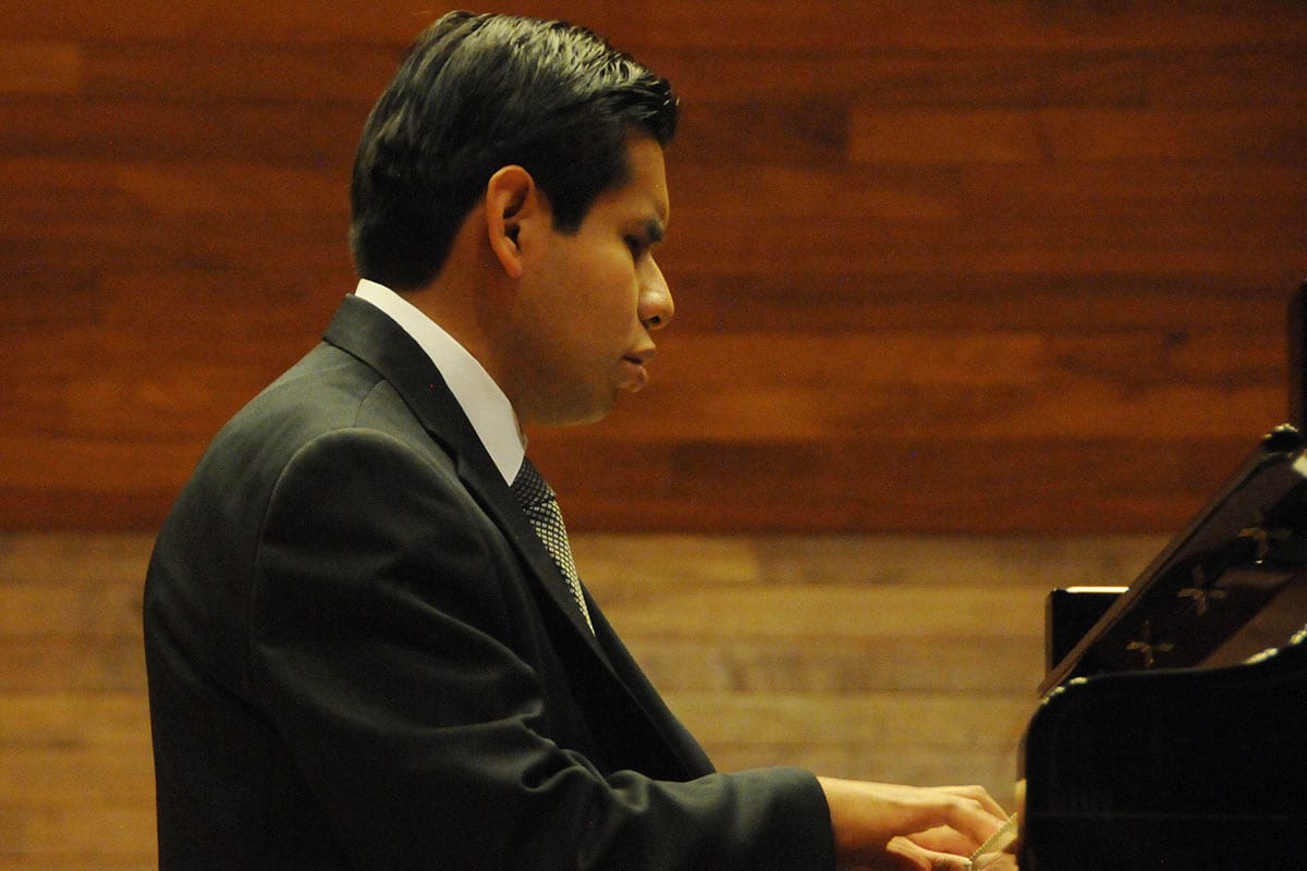 Tony López, un pianista que encontró a Dios a través de la música