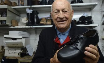 Falleció Carlos Samaria, el zapatero del Papa Francisco