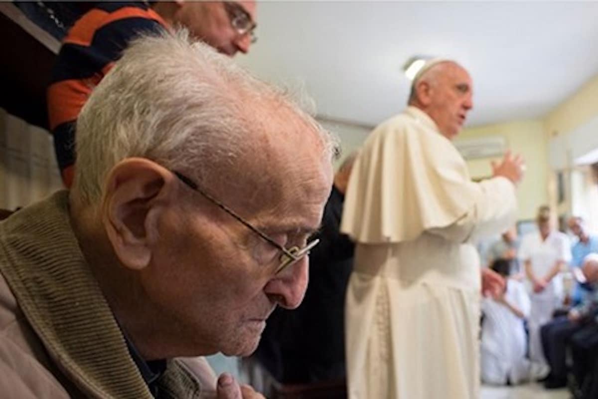 El Papa Francisco agradeció a sacerdotes ancianos su silenciosa proclama del Evangelio.