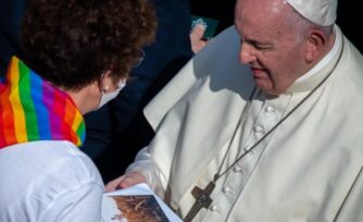 El Papa a padres de homosexuales: La Iglesia no los excluye