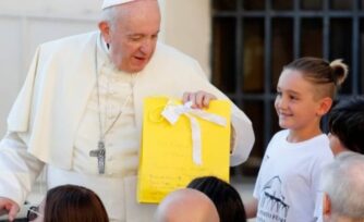 Papa Francisco: “Cada uno de nosotros es hermoso a los ojos de Dios”