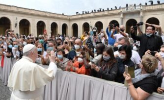 “Trabajamos juntos para salir de la crisis, o no saldremos”: Papa Francisco