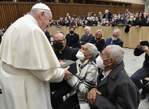 Temían salir de casa, pero un premio los hizo conocer al Papa Francisco