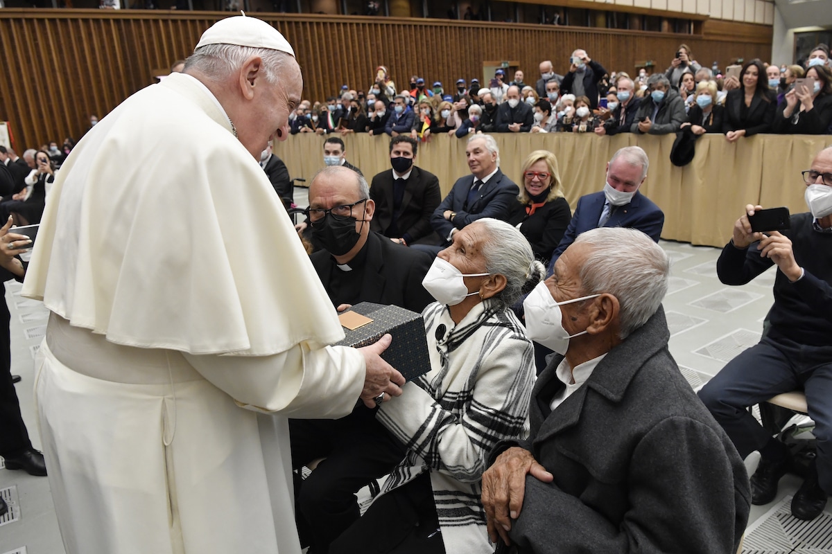 Temían salir de casa, pero un premio los hizo conocer al Papa Francisco