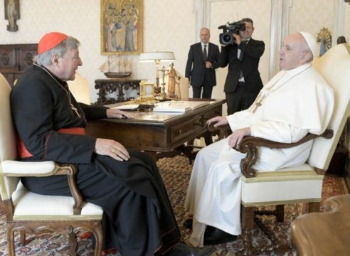 El Papa Francisco recibe en el Vaticano al Cardenal George Pell