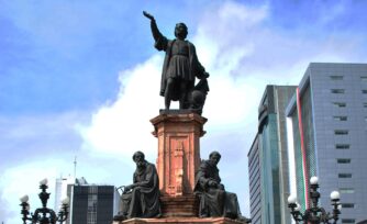 Los frailes del Monumento a Colón, ¿quiénes son?