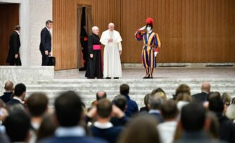 Papa Francisco: "nunca callen a un bebé que llora en la iglesia"