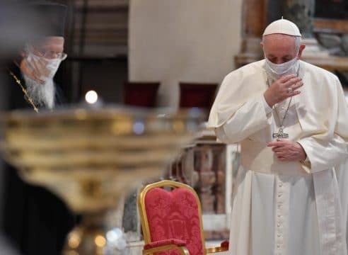 El Papa llama a construir la paz, pues "nadie se salva solo"