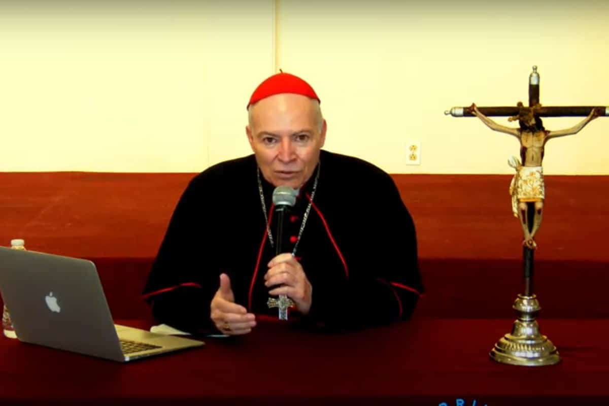 El Cardenal Carlos Aguiar dirige un mensaje al presbiterio. Foto: Desde la fe.