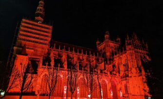 Red Week 2021: Edificios se iluminarán de rojo por los perseguidos