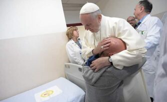 Papa Francisco: “La cercanía con el enfermo, valioso bálsamo”