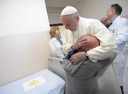Papa Francisco: “La cercanía con el enfermo, valioso bálsamo”