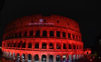 Monumentos se iluminarán de rojo por los cristianos perseguidos