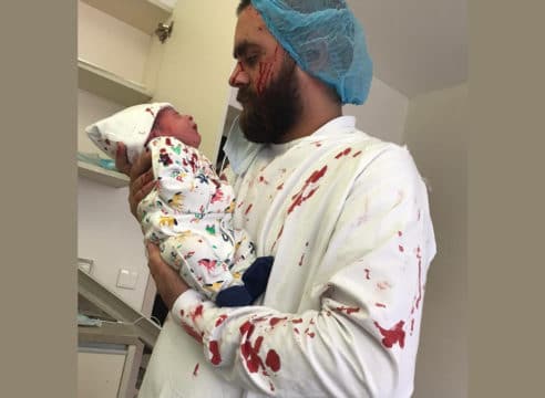 Un bebé recién nacido, el 'niño milagro' de la explosión en Beirut
