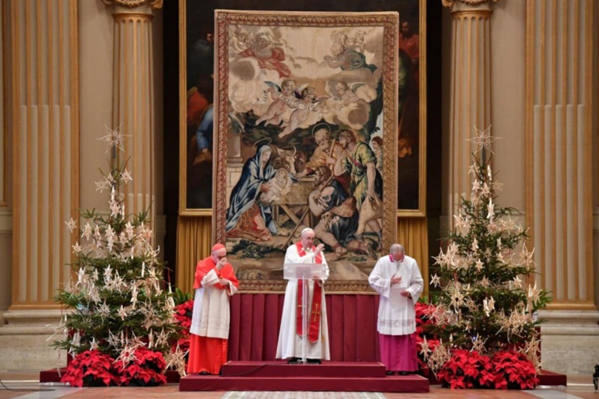 El Papa Francisco impartió la bendición Urbi el Orbi en El Vaticano. Foto: Vatican Media.