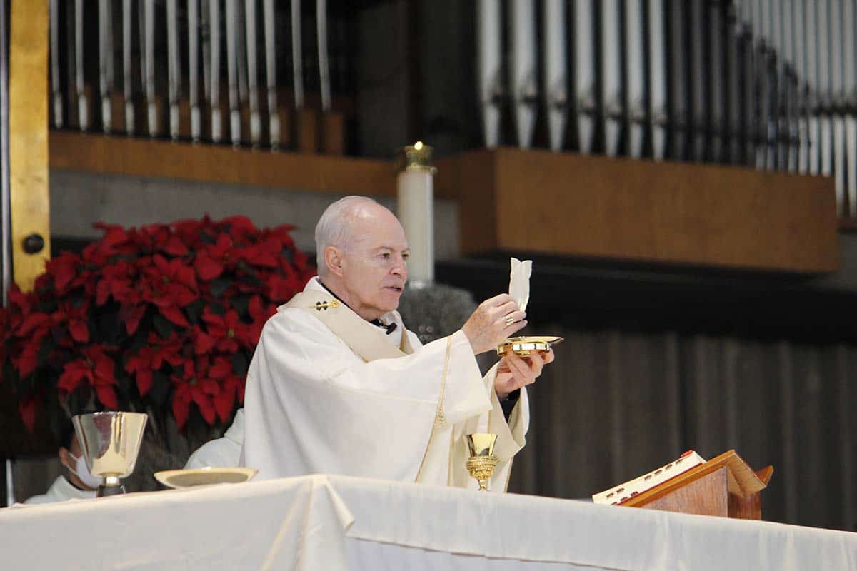 El Arzobispo Carlos Aguiar preside la Misa en la Basílica de Guadalupe. Foto: INBG