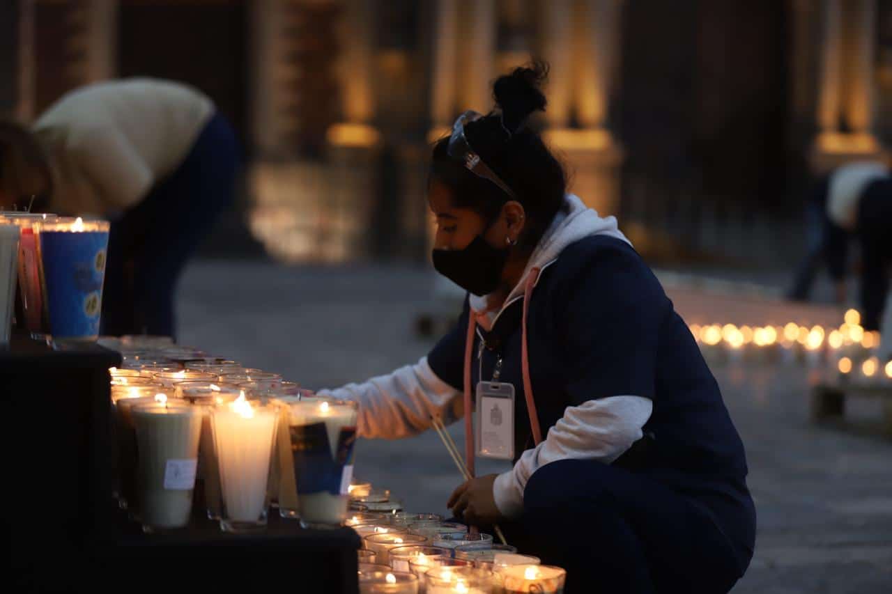 Las 15 mil velas fueron llevadas por los fieles durante los días previos a las Fiestas Guadalupanas.
