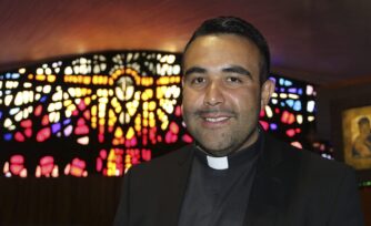 Padre Guillermo Mendoza: "A la Virgen le debo dos milagros en mi vida”